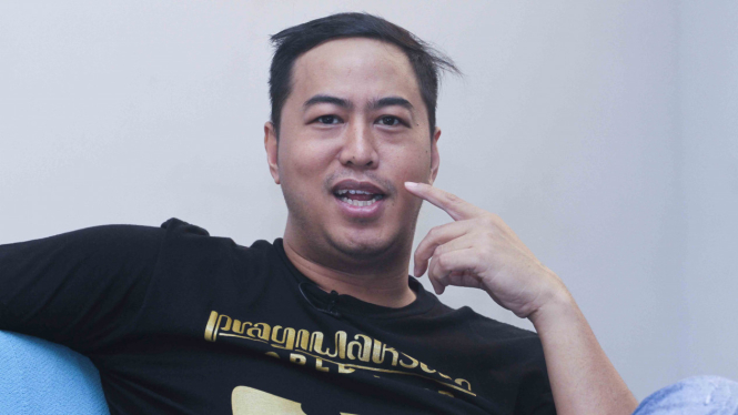 Kunjungan Pandji Pragiwaksono dan Popon Kerok di VIVA.co.id 