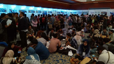 Ribuan pelamar kerja yang padati IBD Expo 2018 di Surabaya.