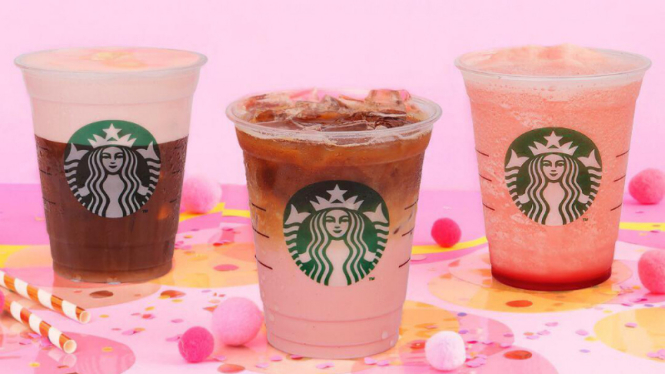 Tiga minuman  Starbucks.