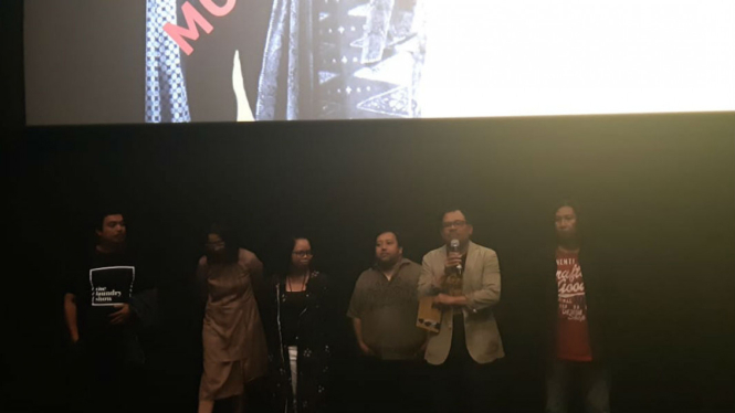 Garin Nugroho dan pemain film Nyai 