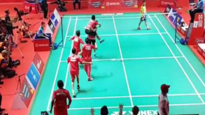 Tim bulutangkis Indonesia rayakan kemenangan di Asian Para Games.