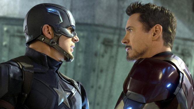 Captain America (Chris Evans) dan Iron Man (Robert Downey Jr.)