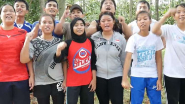 Miftahul Jannah, saat meninggalkan arena blind judo Asian Para Games 2018.