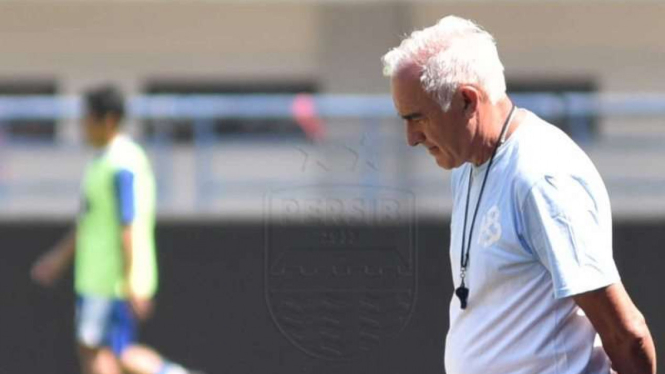 Pelatih Persib Bandung, Roberto Carlos Mario Gomez.