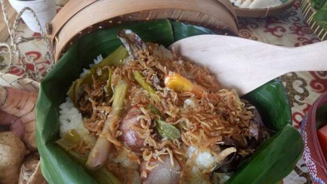 Nasi liwet khas Bumi Sampireun
