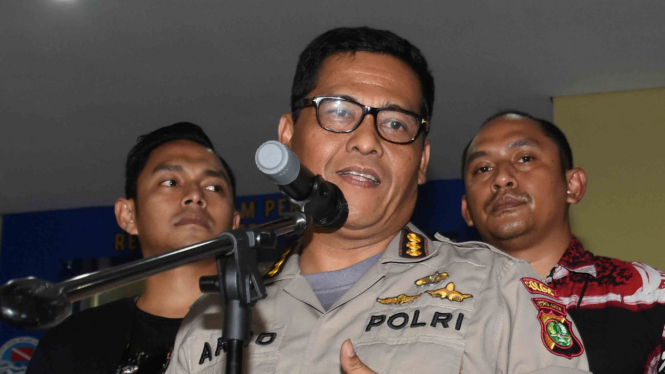 Kabid Humas Polda Metro Jaya, Kombes Pol Argo Yuwono (tengah).