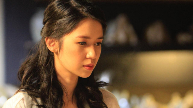 Laura Basuki dalam The Returning