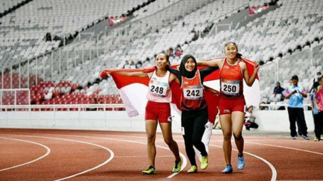 Aulia, Putri dan Sitorus di GBK.