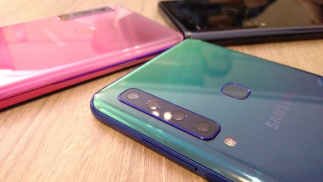 Ponsel Samsung Galaxy A9