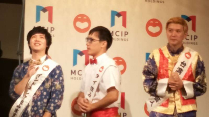 Pelawak jepang yang berkarier di luar negeri.