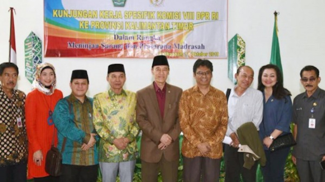 Anggota Komisi VIII DPR RI Hamka Haq (tengah) saat memimpin Kunjungan Kerja.
