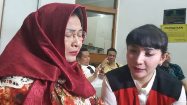 Roro Fitria dan mendiang sang ibunda, Retno Winingsih Yulianti.