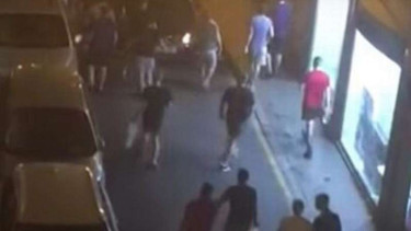 Aksi vandalisme suporter Inggris di Sevilla, Spanyol