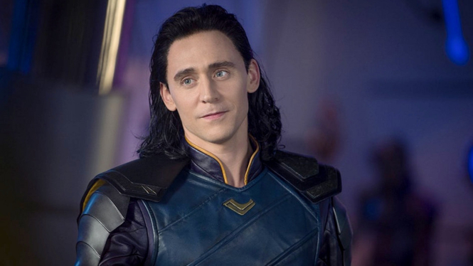 Tom Hiddleston sebagai Loki