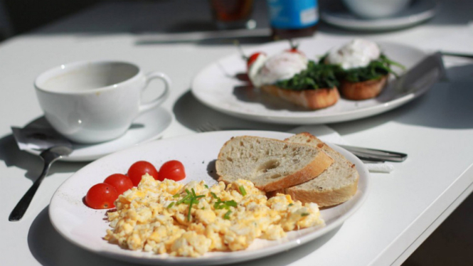 Telur orak-arik.