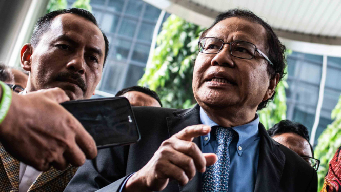 Ekonom sekaligus mantan Menko Ekuin Rizal Ramli (kanan) saat beri keterangan pers beberapa waktu silam.