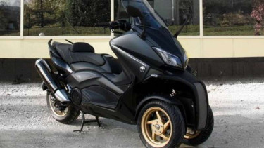 Yamaha TMAX disulap pakai roda tiga.