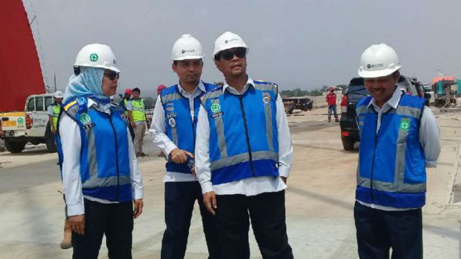 Direktur Utama PT Jasa Marga, Desi Arryani, saat meninjau ruas Tol Semarang-Batang di Jawa Tengah pada Rabu, 17 Oktober 2018.
