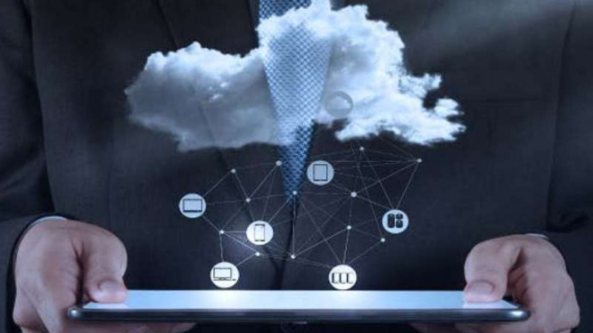 Cloud computing atau komputasi awan.