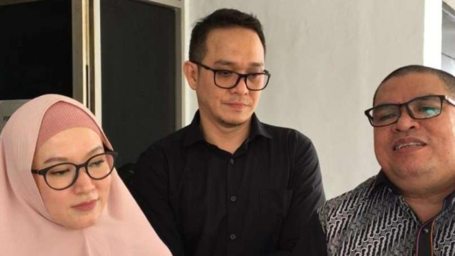 Lyra Virna didampingi suami dan kuasa hukum