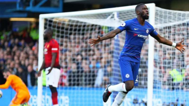 Pemain belakang Chelsea, Antonio Ruediger, melakukan selebrasi
