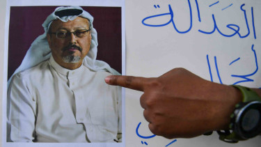 Jurnalis melakukan aksi solidaritas bagi wartawan Arab Saudi Jamal Khashoggi di depan Kedutaan Besar Arab Saudi, Jakarta.
