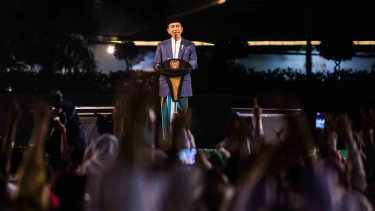Presiden Joko Widodo menyampaikan pidato saat Puncak perayaan Hari Santri Nasional 2018 di lapangan Gasibu, Bandung, Jawa Barat