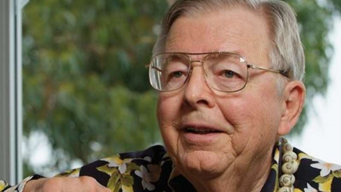 Earl Bakken.