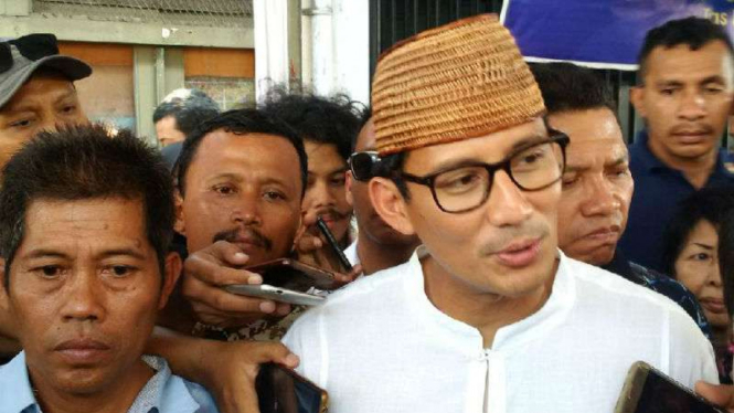 Calon wakil presiden Sandiaga Salahudin Uno berdialog dengan ratusan warga di Kota Semarang, Jawa Tengah, pada Rabu, 24 Oktober 2018.