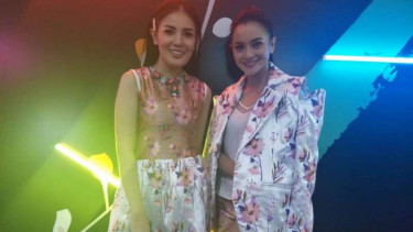 Gaya Kompak Nindy Ayunda dan Ririn Ekawati di JFW 2019