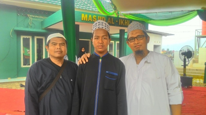 Abdullah (tengah) anak Rimba suku anak dalam yang hafal Alquran