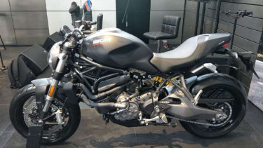 Ducati Monster 821