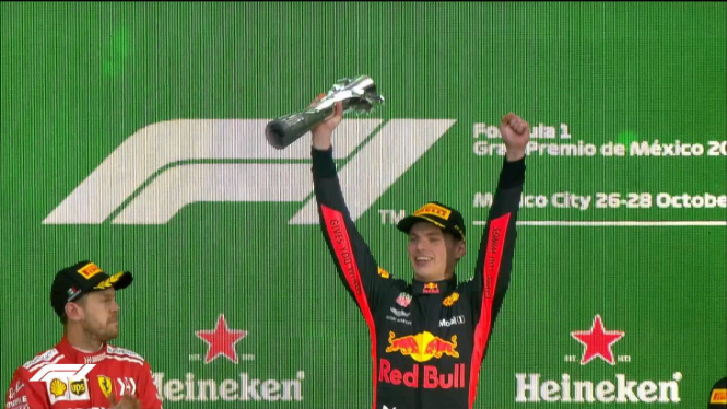 Pembalap Red Bull, Max Verstappen (kanan)