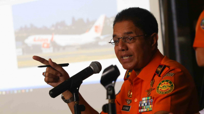 Kepala Basarnas Marsekal Muda TNI M. Syaugi memberikan keterangan pers mengenai hilang kontaknya pesawat Lion Air JT-610 rute Bandara Internasional Soekarno Hatta-Bandara Depati Amir Pangkalpinang di Kantor Basarnas, Jakarta