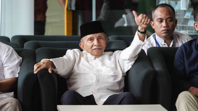 Ketua Dewan Kehormatan Partai Amanat Nasional (PAN) Amien Rais (tengah).