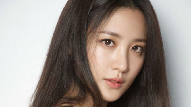 Claudia Kim