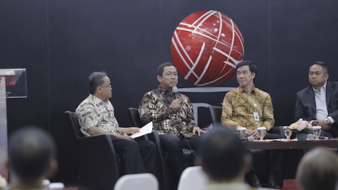 Hendrar Prihadi di main hall gedung BEI, Jakarta, Selasa (30/10).