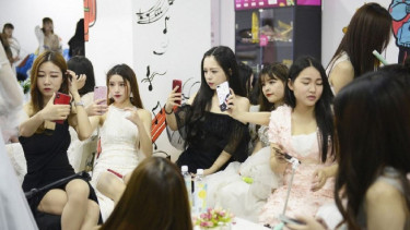 Siswa sekolah pelatihan jadi bintang internet di China