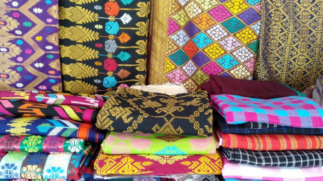 Kain tenun songket Lombok