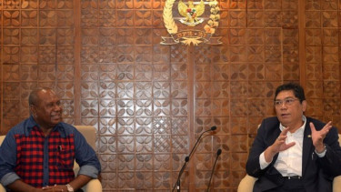 Wakil Ketua DPR RI Utut Adianto dan Bupati Manokwari Selatan Markus Waran.