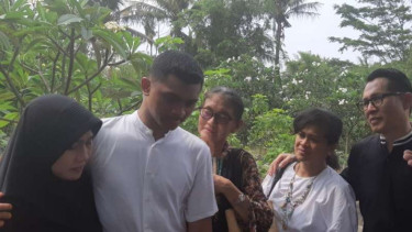 Jajang C Noer dan keluarga George Taka