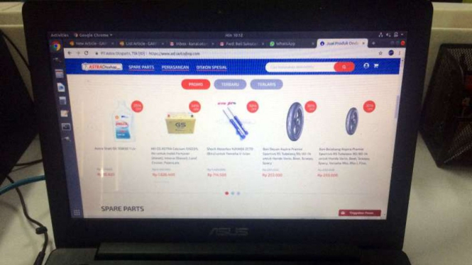 Ilustrasi belanja onderdil via online