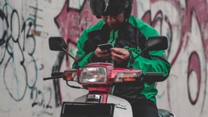 Ilustrasi pengendara ojek online.