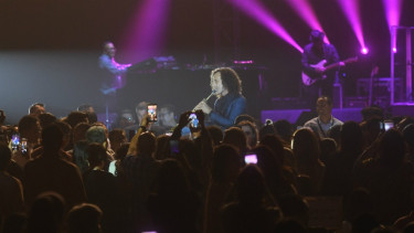 Saksofonis asal Amerika Serikat Kenny G tampil dalam konser di Jakarta, Selasa (6/11/2018).
