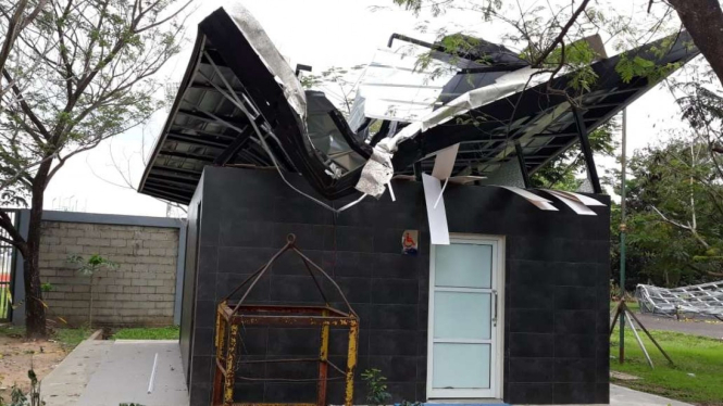 Salah satu fasilitas yang rusak di kompleks Jakabaring usai puting beliung