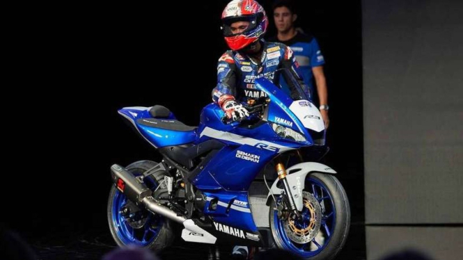 Galang Hendra bersama R3 edisi khusus di EICMA, Milan.