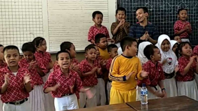 Ilustrasi anak SD di Surabaya