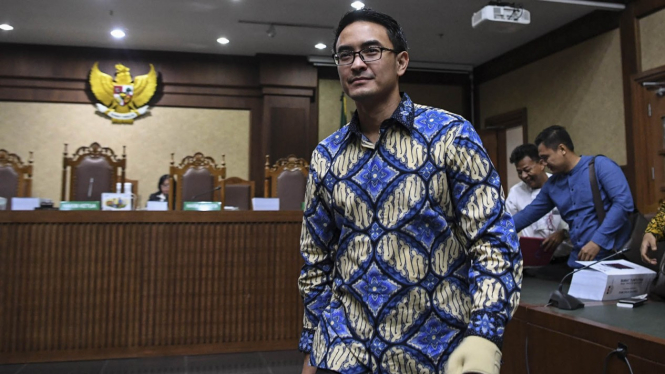 Zumi Zola dituntut delapan tahun penjara.