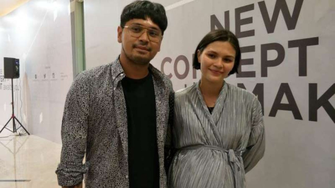 Petra Sihombing dan istri Firrina Sinatrya