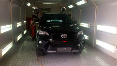 Pengecatan mobil di Auto2000